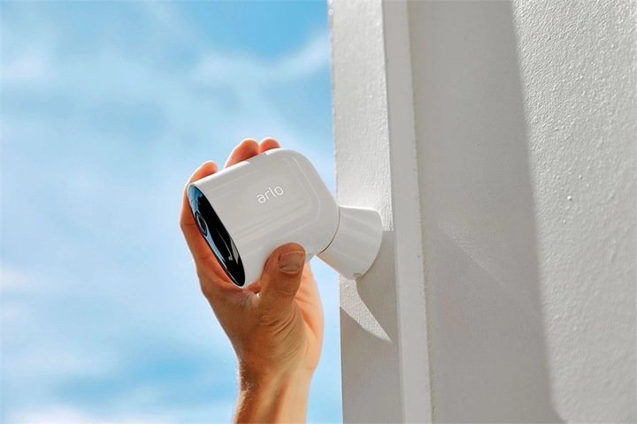 Actual product image Arlo Pro 3 Spotlight, add-on camera white (2560 x 1440 Pixels)
