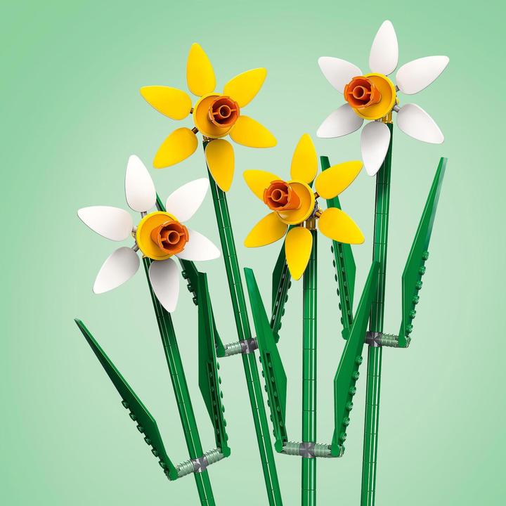 Actual product image LEGO Daffodils (40747, LEGO Iconic)
