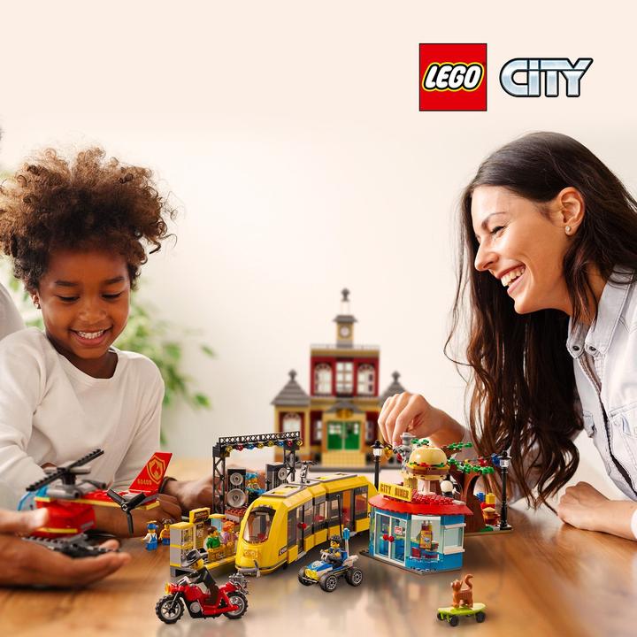 Actual product image LEGO City square (60271, LEGO City)