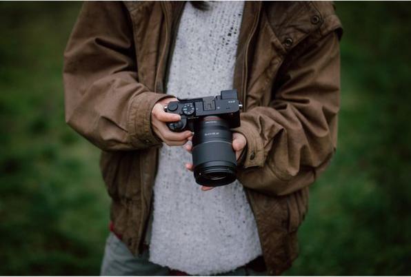 Produktbild Samyang AF 35mm F1.4 P Sony E (Sony E, Vollformat, APS-C / DX)