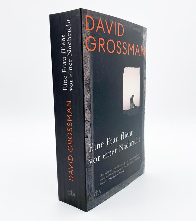 Immagine prodotto Eine Frau flieht vor einer Nachricht (Tedesco, David Grossman, Anne Birkenhauer, 2023)