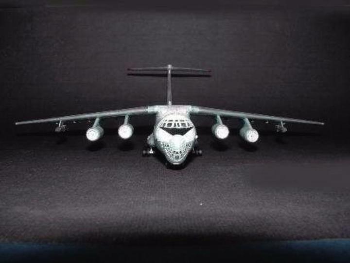 Actual product image Trumpeter Ilyushin IL-78 Midas