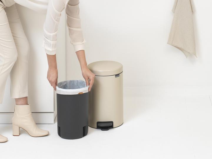 Immagine prodotto Brabantia Cestino per pedali NewIcon 12 l, Soft Beige (12 l)