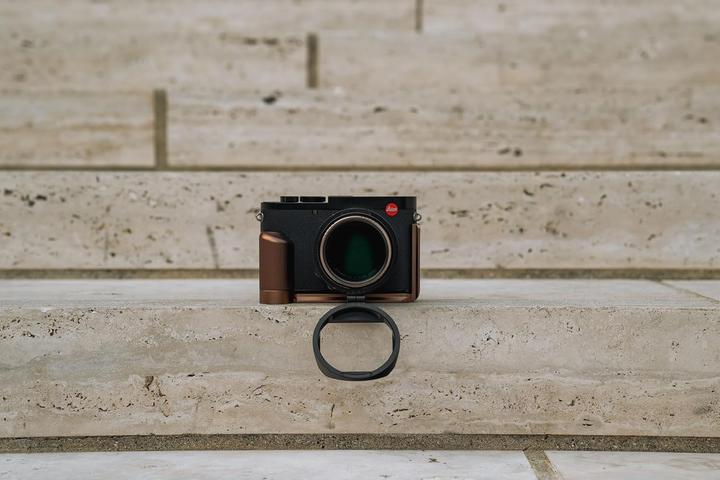 Immagine prodotto PolarPro MagFlip Hood - 28mm + 43mm - Leica Q3 - Black (LQ3-HOOD-BLK)