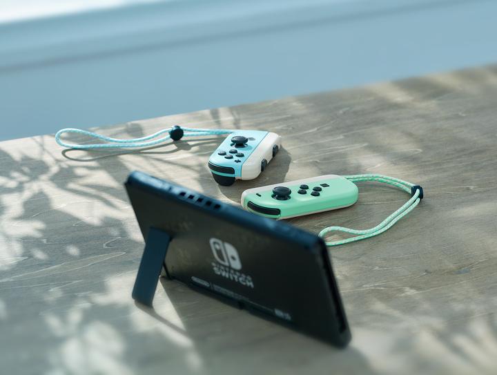 Actual product image Nintendo Switch - Animal Crossing: New Horizons Edition