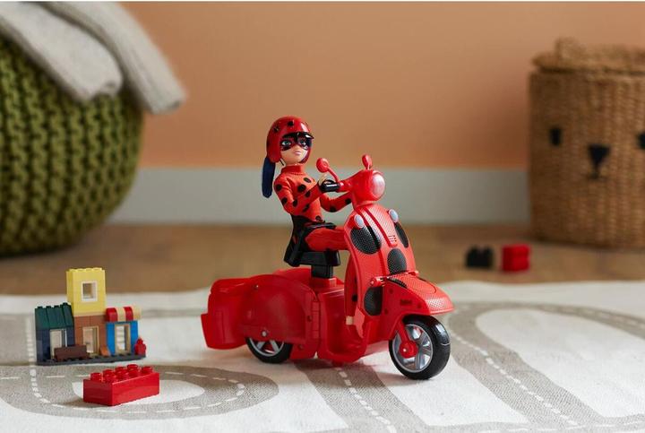 Image du produit Bandai Scooter Miraculous Ladybug avec poupée