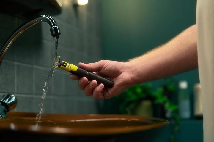 Actual product image Philips OneBlade 360 with connectivity (QP4631/65)