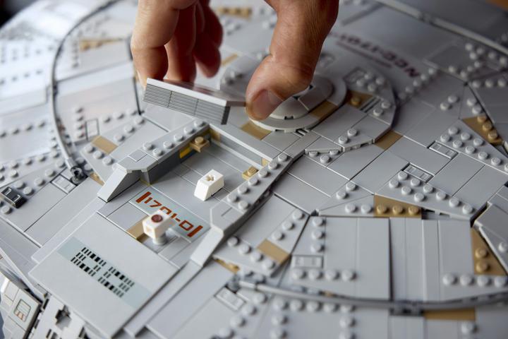 Productafbeelding LEGO Star Trek U.S.S. Enterprise NCC-1701-D (10356, LEGO Icons)