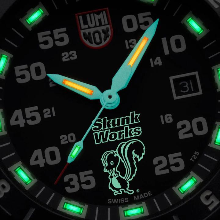 Image du produit Luminox F-117 Nighthawk 6440 Series Skunk Works Heritage (Horloge analogique, Swiss Made, 44 mm)