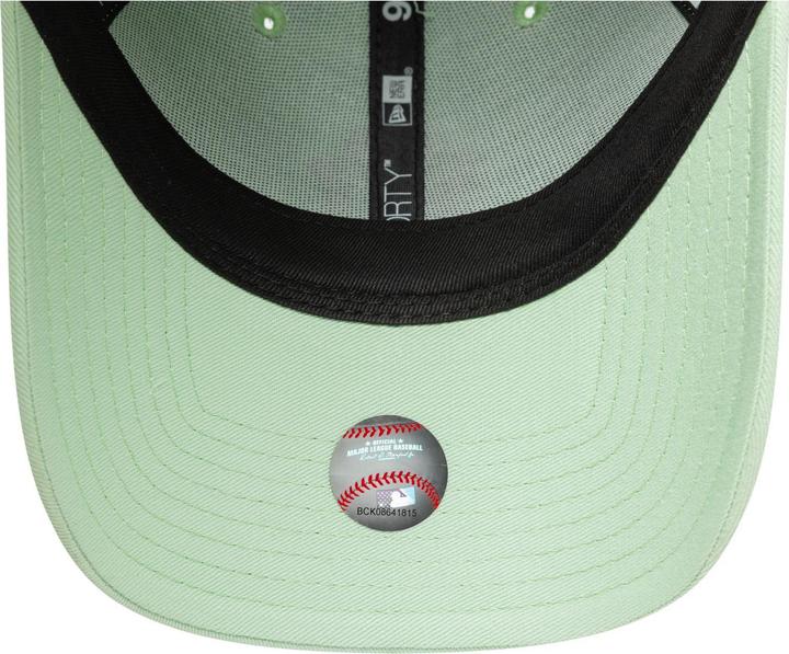 Actual product image New Era 9Forty Strapback Cap - New York Yankees Green Pastel
