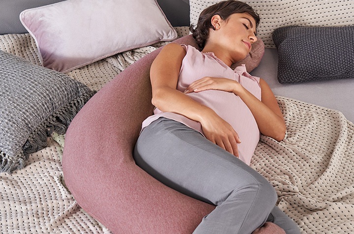 Actual product image Theraline Nursing pillow "The Original" with micro pearl filling incl. cover 190 cm (190 cm)