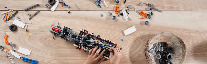 Actual product image LEGO Technic 42128 Heavy tow truck (42128, LEGO Technic)