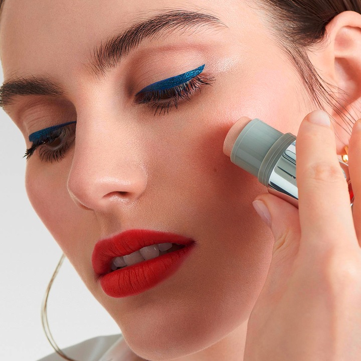 Actual product image Loni Baur Highlighter Stick 02 (Highlighter, 4 g)