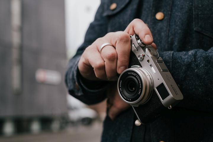 Produktbild Fujifilm X100V (23 mm, 26.10 Mpx, APS-C / DX)