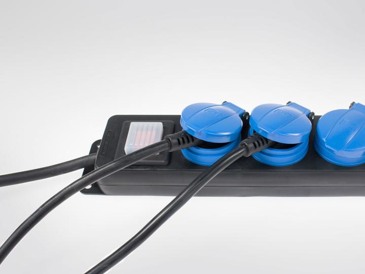 Actual product image As - Schwabe 5 outlet power strip 1.5m IP44 (5x, CEE 7/3, 1.50 m)