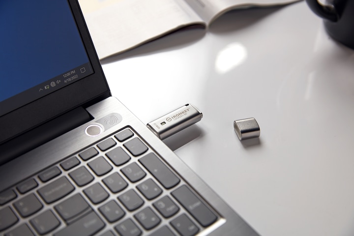 Produktbild Kingston IronKey Locker+ 50 (64 GB, USB-A, USB 3.2)