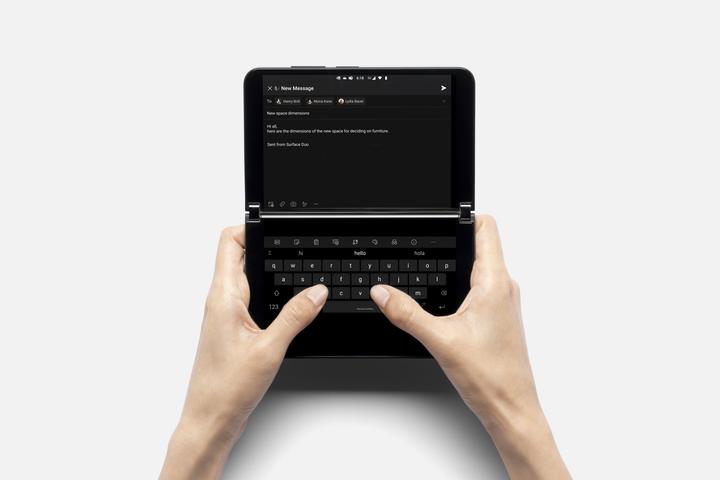 Produktbild Microsoft Surface Duo 2 B2B (128 GB, Obsidian, 8.30", SIM + eSIM, 5G)