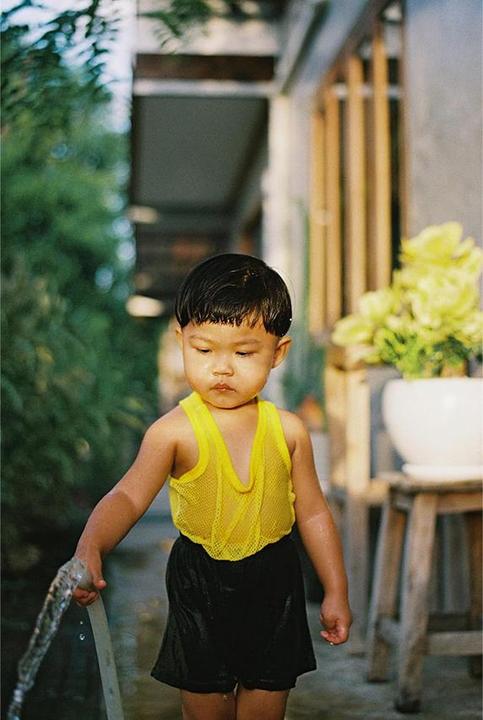 Actual product image Polaroid Hi-Print 4x6 Paper Cartridge - 80 Sheets