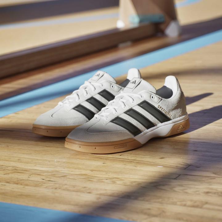 Actual product image adidas Spezialist (42 2/3)