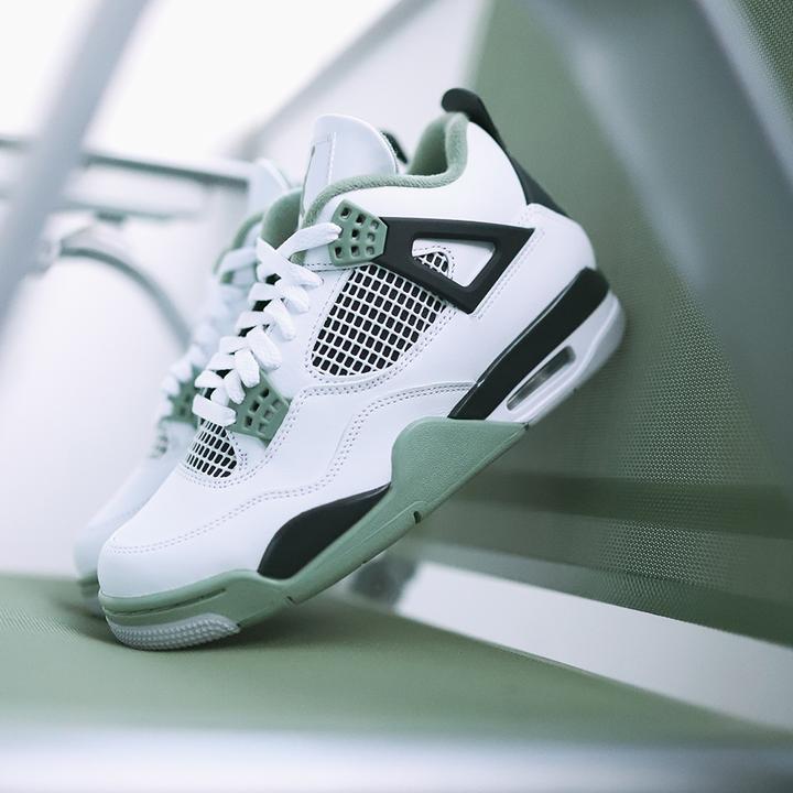 Image du produit Nike Air Jordan 4 (39)