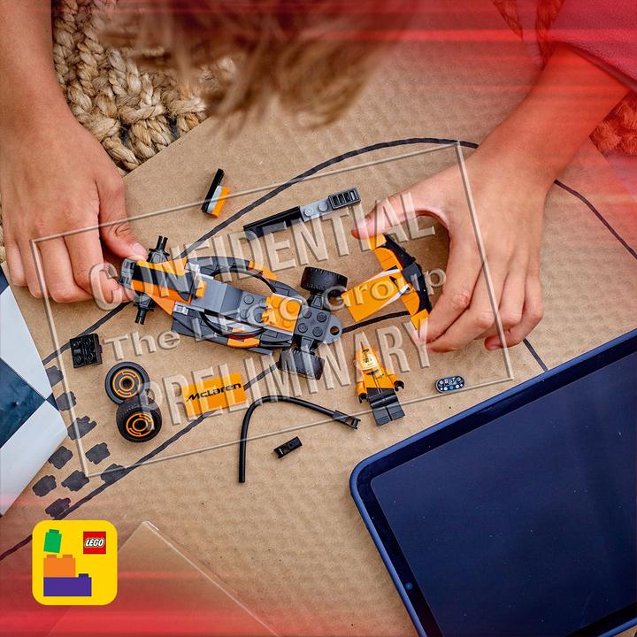 Actual product image LEGO F1 Rennfahrer mit McLaren Rennauto (60442, LEGO City)