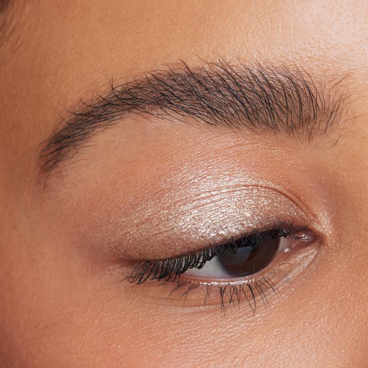 Actual product image essence soft touch eyeshadow (Bubbly Champagne)
