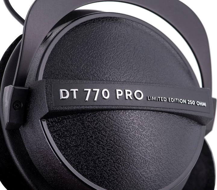 Actual product image Beyerdynamic DT 770 Pro Black Limited Edition (No noise cancelling, Cable)