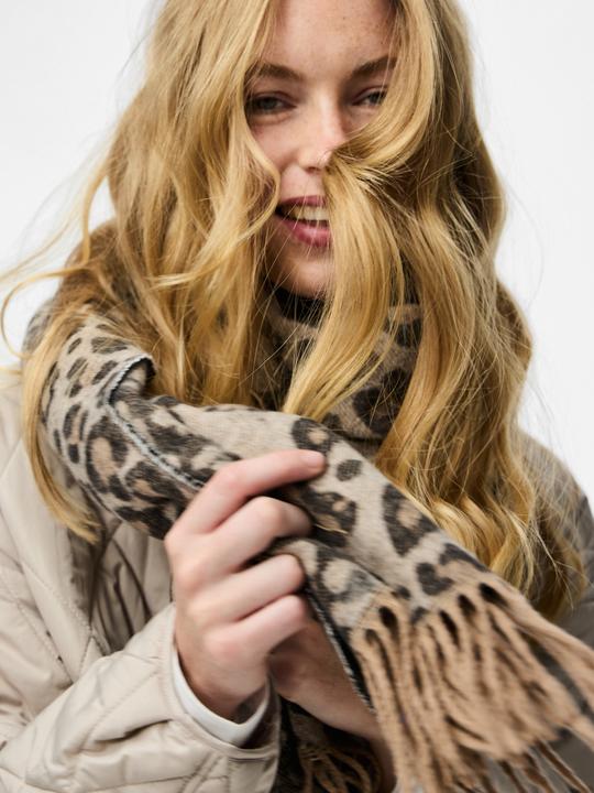 Actual product image Pieces Wool scarf