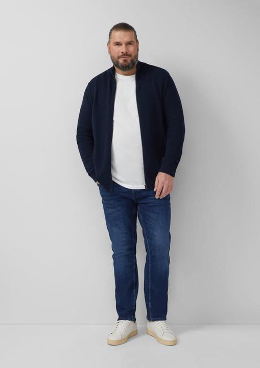 Produktbild s.Oliver Strickjacke Baumwoll-Strickjacke mit Stehkragen und Logo-Patch (4XL)