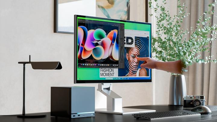 Actual product image Alogic Clarity 6K Touch 32C6KPDTF (6016 x 3384 pixels, 32")
