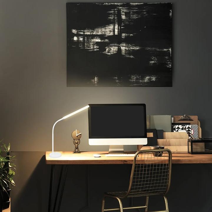 Image du produit Techly 5.5W LED Desk Touch Lamp with Qi Charger 15W (320 lm)