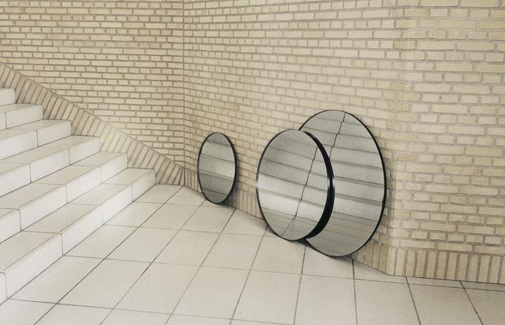 Actual product image Aytm Mirror Circum - Black - Ø 110 cm (110 x 110 cm)