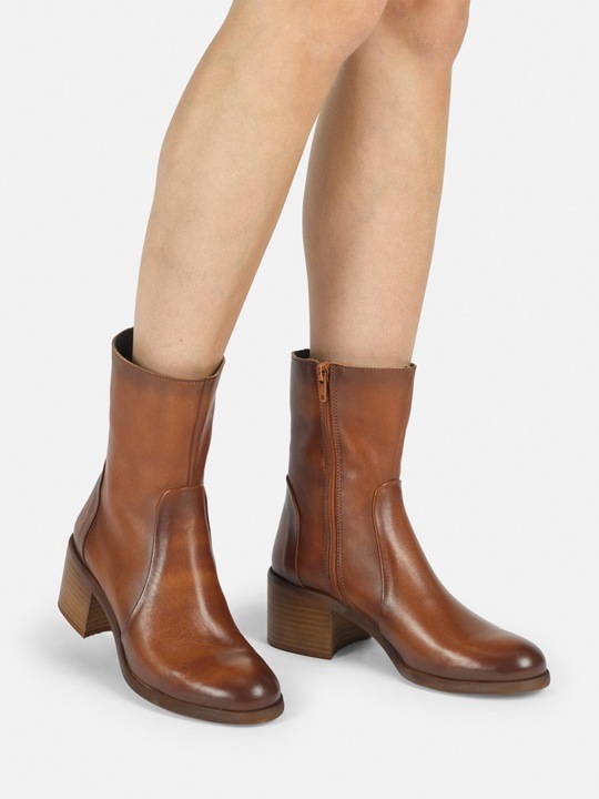 Produktbild Felmini MIRA D948: Schlichte, aber elegante Stiefel mit niedrigem Absatz aus cognacfarbenem Leder, mit einem (37)