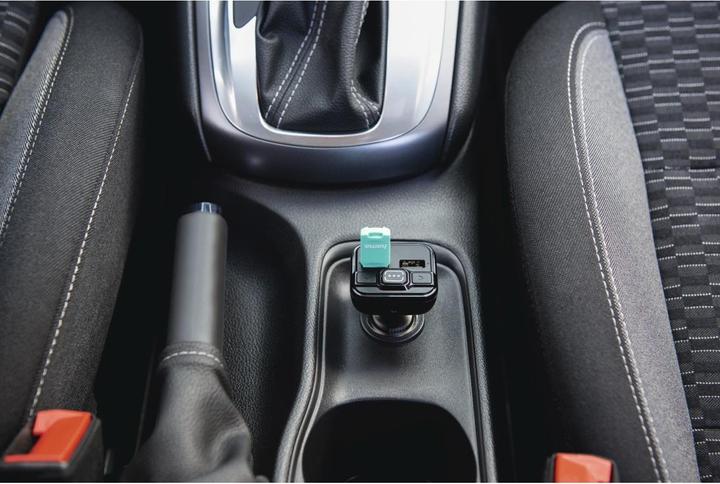Produktbild Hama FM-Transmitter mit AUX-IN + USB-IN