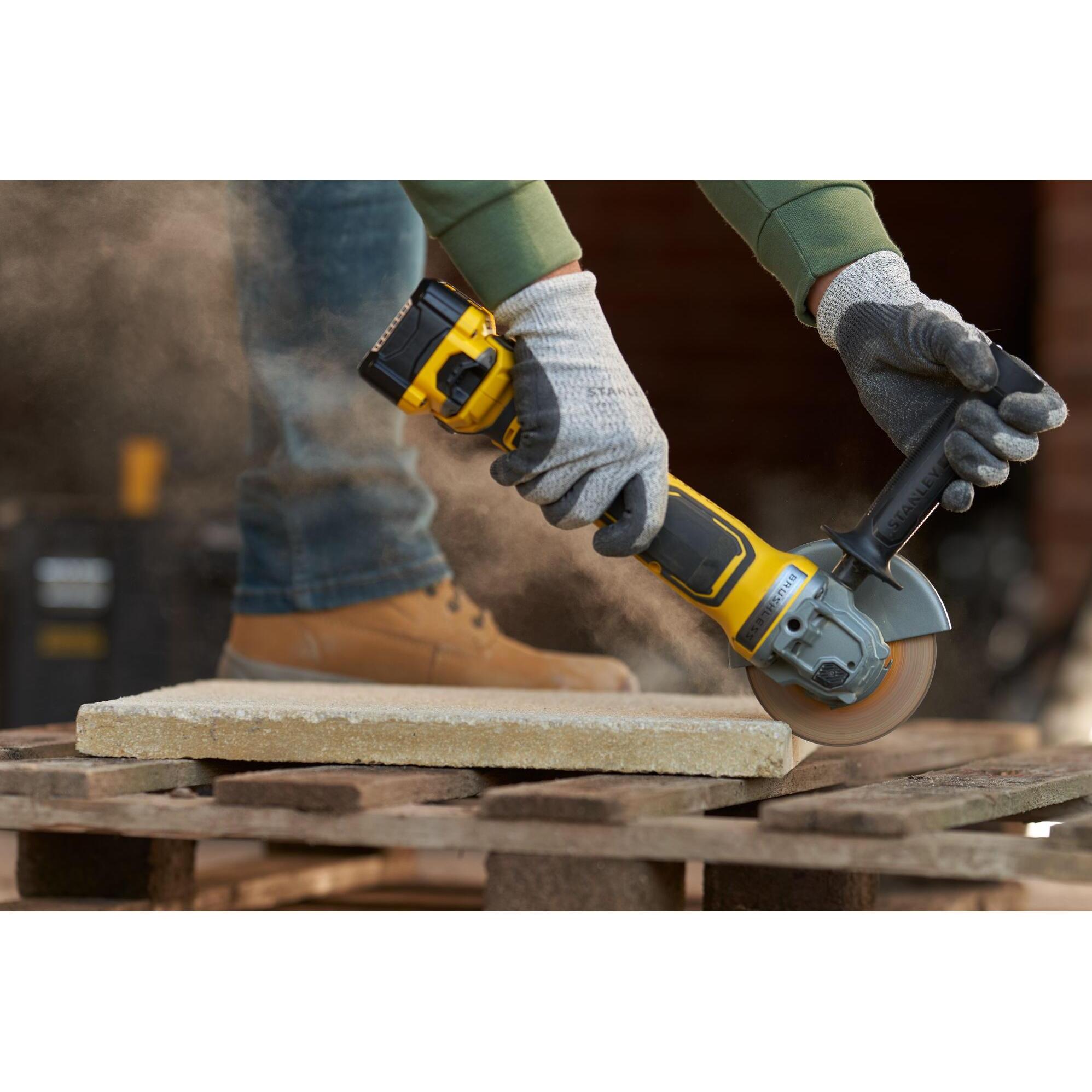 Thumbnail - Stanley, Winkelschleifer, ST-WINKELSCHLEIFER V20 2x4.0Ah 125mm SFMCG700M2K (125 mm)