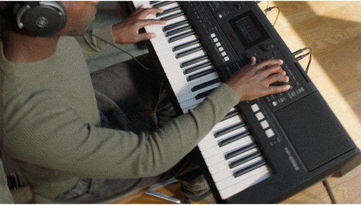 Produktbild Yamaha PSR-E483 (61 Tasten)