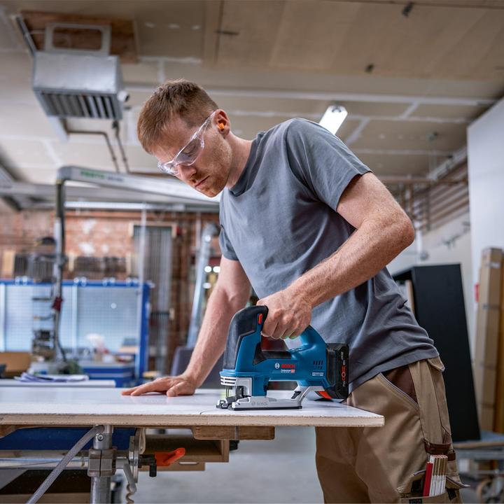 Actual product image Bosch Professional GST 18V-15 BC