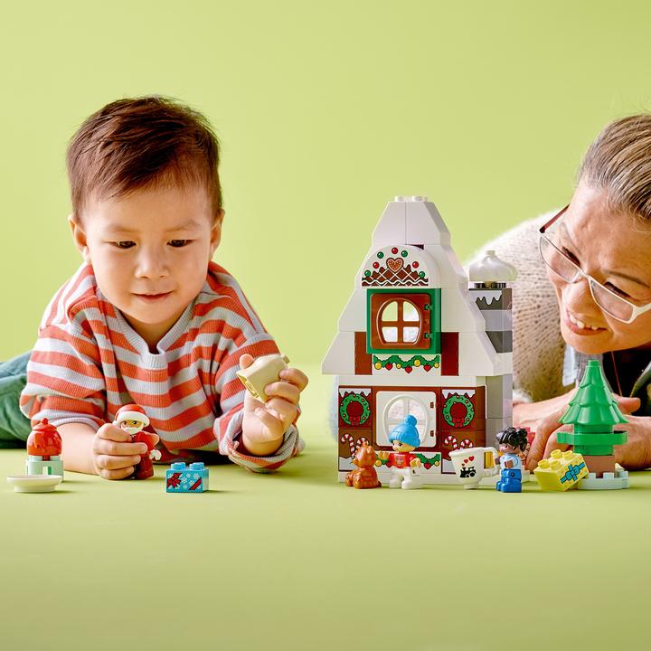 Actual product image LEGO Gingerbread House with Father Christmas (10976)