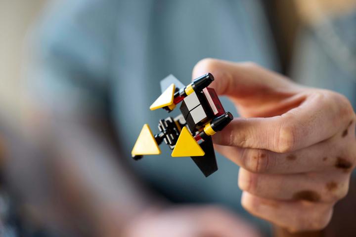 Actual product image LEGO Blacktron Renegade (10355, LEGO Icons, LEGO Rare Sets)