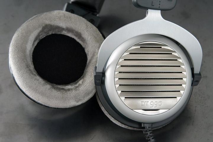 Produktbild Beyerdynamic Over-Ear-Stereo Kopfhörer DT 990 Edition (Kabelgebunden)