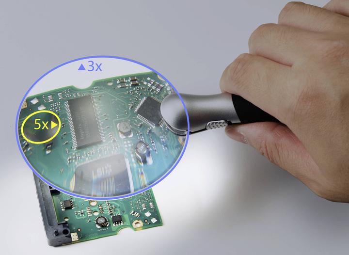 Actual product image Toolcraft TO-8997036 Hand-held magnifier with LED lighting Magnification factor: 3x, 5x