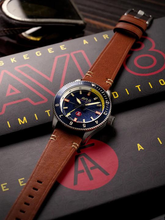 Produktbild AVI-8 AV-4103-02 Tuskegee Airmen Limited Edition Herrenuhr 40mm 5ATM (Analoguhr, 40 mm)