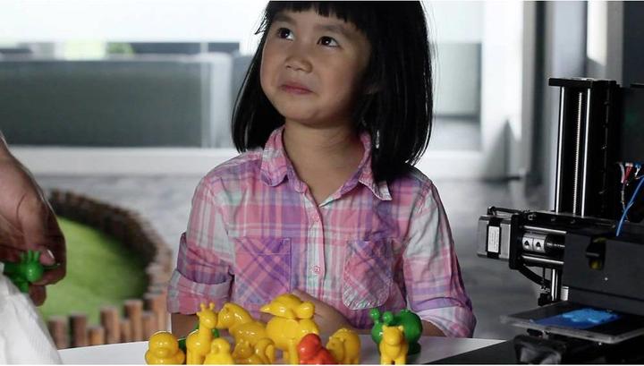 Actual product image Polymaker PJ01004 PolySmooth Filament polishable 1.75 mm 750 g Coral Red 1 pc. (PVB, 1.75 mm, 750 g, Red)