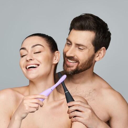 Actual product image Foreo issa™ 4 Plus (Electric Toothbrush, Black, 1 unit) (Sonic toothbrush)