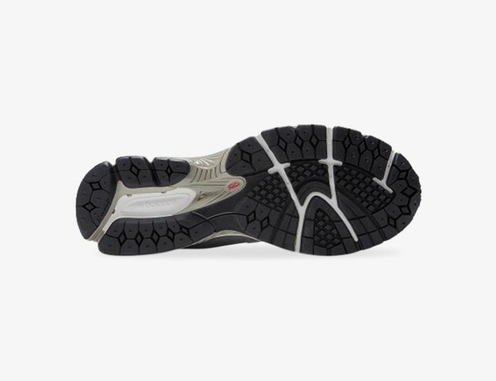Immagine prodotto New Balance Sneaker "M 2002R Refined Future" grigio (43)