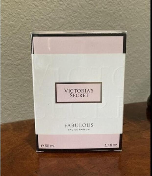 Produktbild Victoria's Secret FABULOUS Eau De Parfum Spray for Women 1.7oz 50ml (Eau de Parfum, 50 ml)