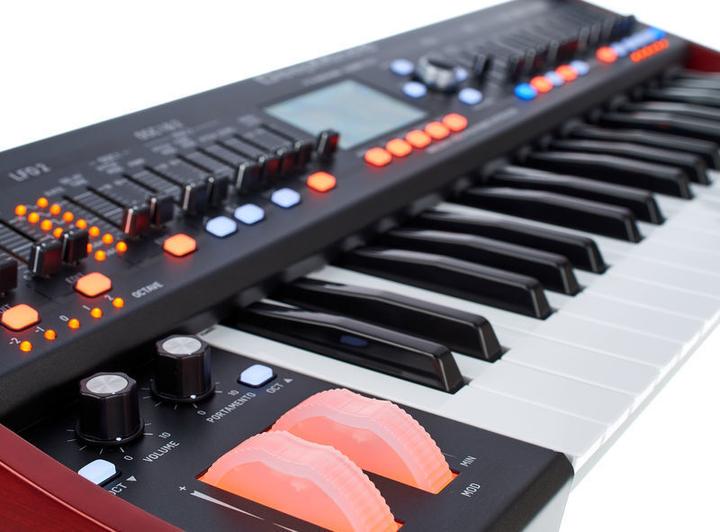 Actual product image Behringer Deepmind 6