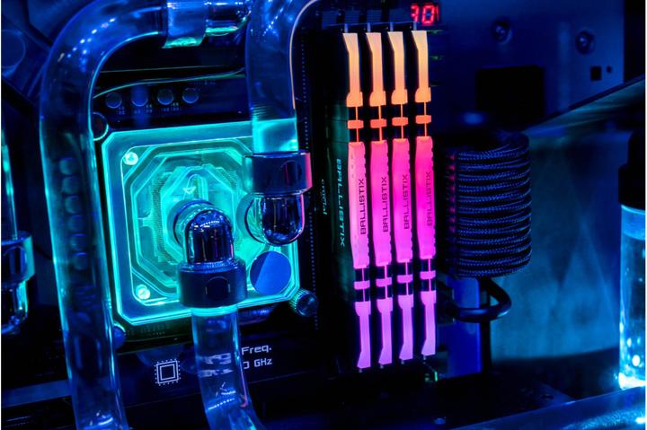 Immagine prodotto Crucial Ballistix RGB (2 x 8GB, 3200 MHz, DDR4-RAM, DIMM)