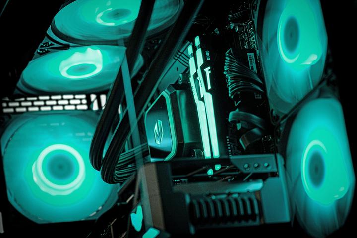 Produktbild Actina 5901443383758 PC AMD Ryzen™ 7 7800X3D 32 GB DDR5-SDRAM 1 TB SSD NVIDIA GeForce RTX 4090 Midi (1000 GB, 32 GB, AMD Ryzen 7 7800X3D, GeForce RTX 4090)