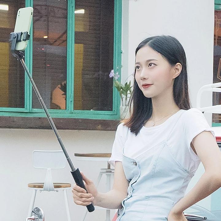 Actual product image Hurtel Selfie stick WRY1S telescopic tripod 0.7m for phone - black